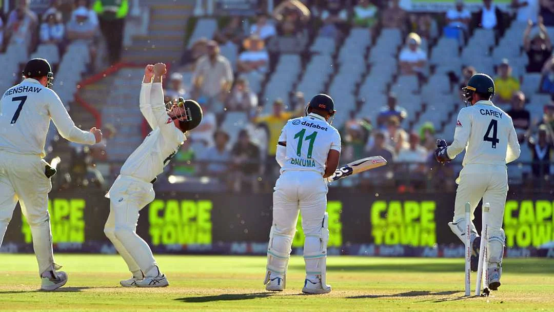 South Africa Australia third Test Newlands Day 3 match news, Simon Harmer bowling effort aur Proteas batting pressure ka GNN report visual