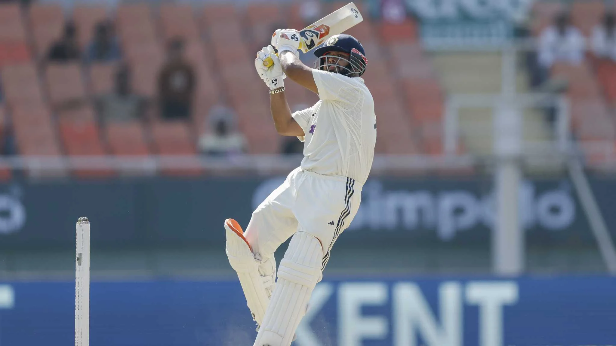 Rishabh Pant Afghanistan ke against Mullanpur Test me controlled aggression ke saath 81 runs banate hue